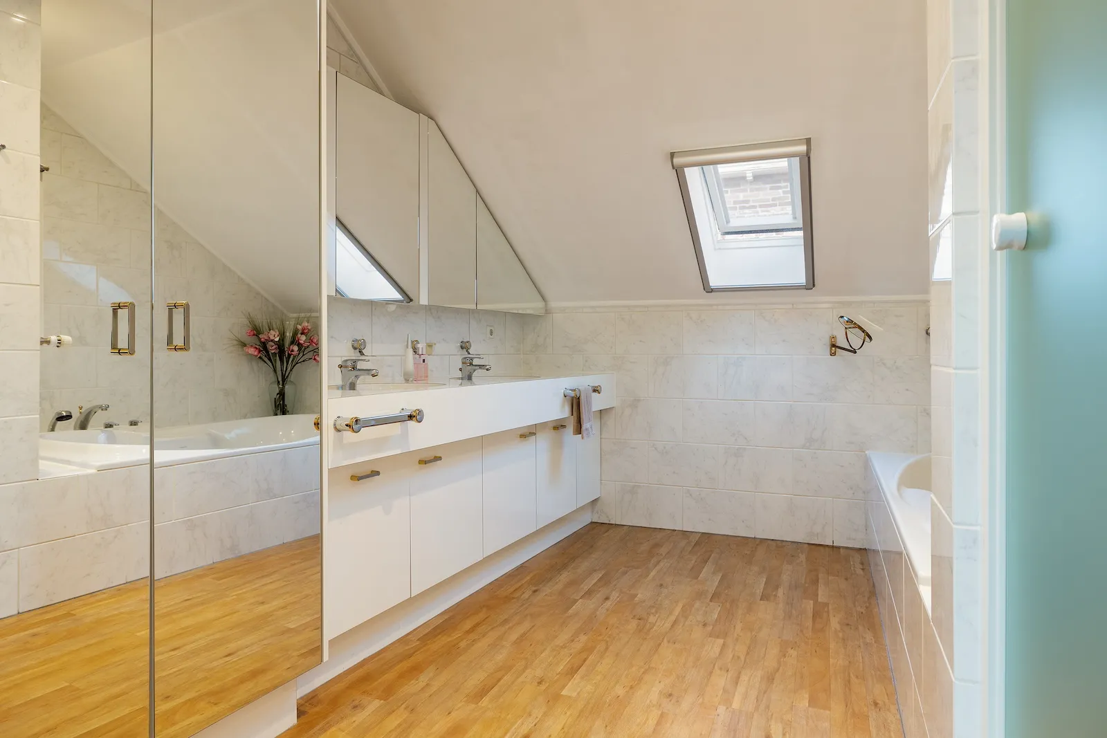 Medium bathroom before 3d rendering design